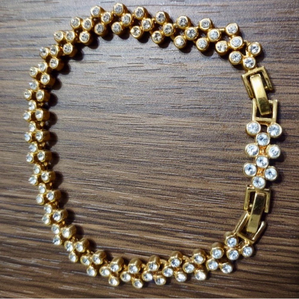 Jacqueline Bouvier Kennedy Elegant Gold and Crystal Women's Bracelet - Picture 8 of 16